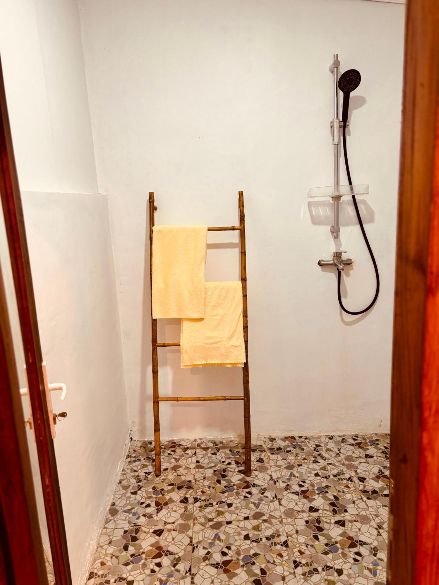Anjani Larva Cottage - Homestay And Eatery Senaru Esterno foto